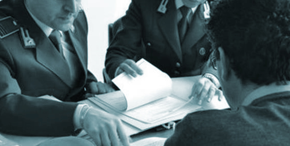 Schemi piramidali e promesse di guadagni rapidi